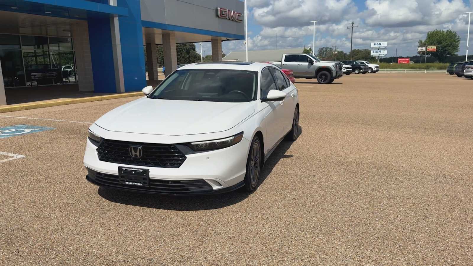 Used 2023 Platinum White Pearl Honda EX-L image 4