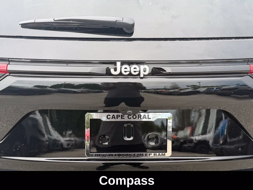 New 2026 Diamond Black Crystal Pearl-Coat Exterior Paint Jeep Limited image 35