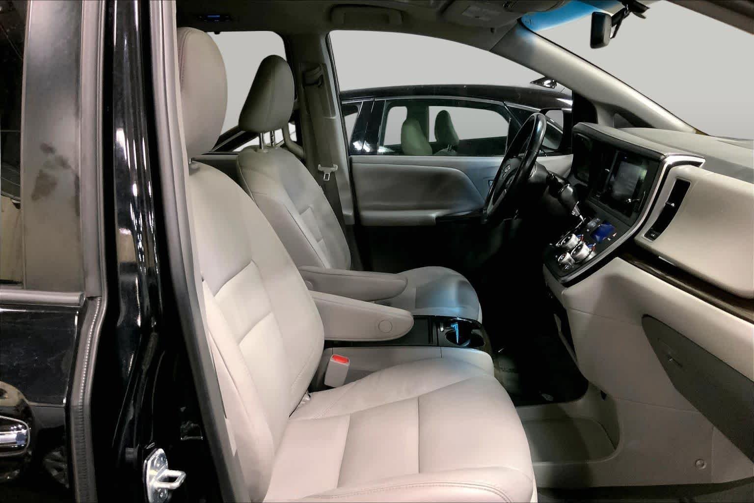 Used 2017 Midnight Black Metallic Toyota XLE image 9