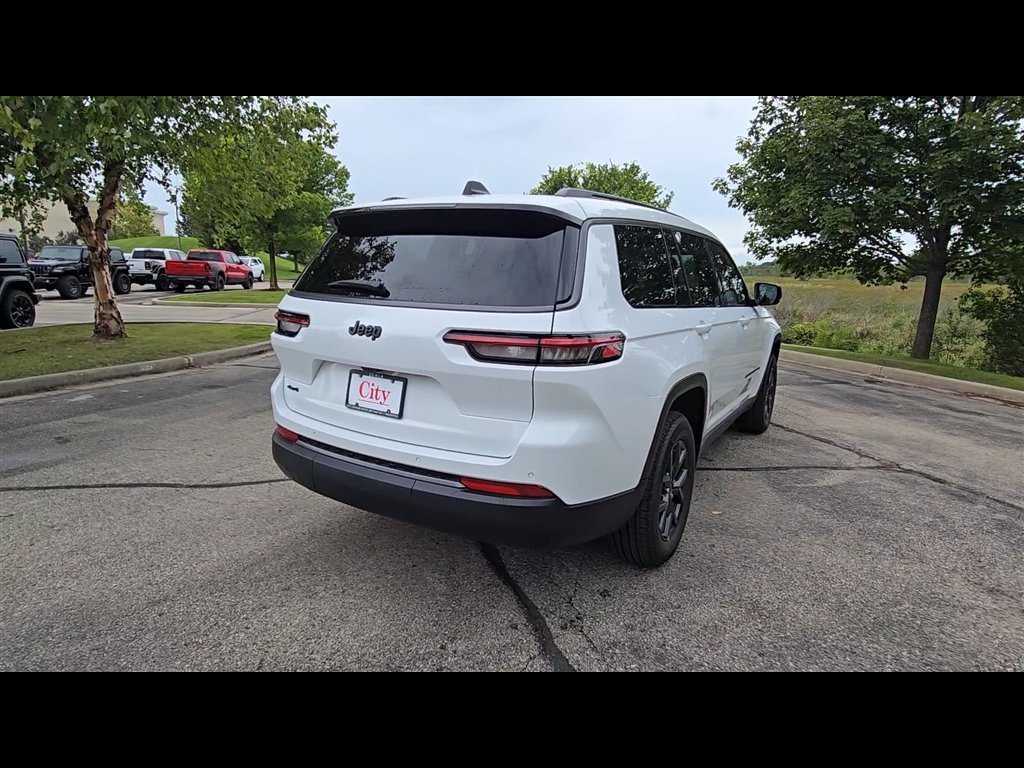 New 2027 Bright White Clear-Coat Paint Jeep Laredo Altitude image 8