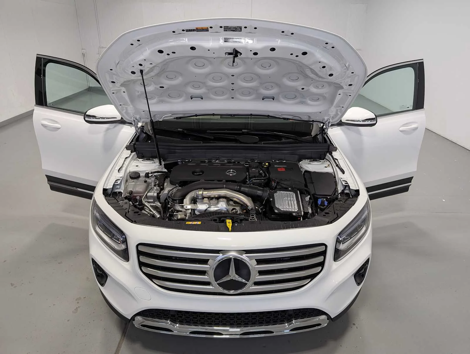 Used 2026 Polar White Mercedes-Benz GLB 250 image 11