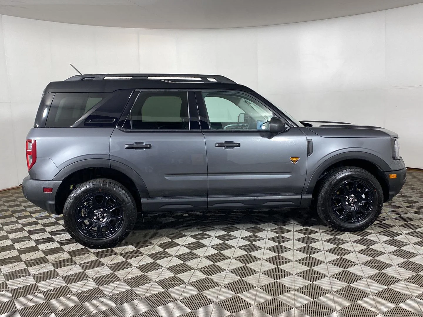 New 2026 Carbonized Gray Metallic Ford Badlands image 25