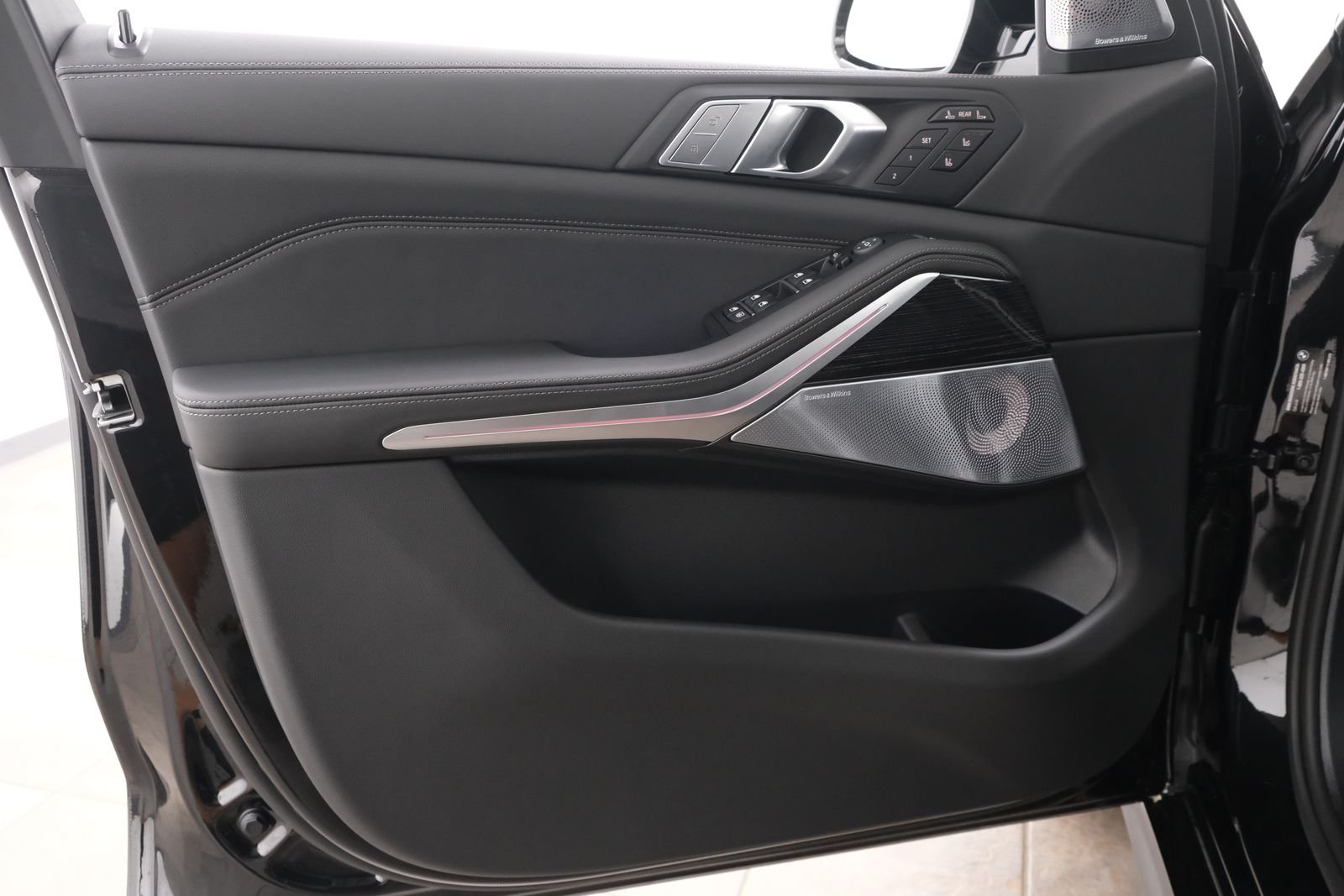 New 2027 Black Sapphire Metallic BMW M60i image 25