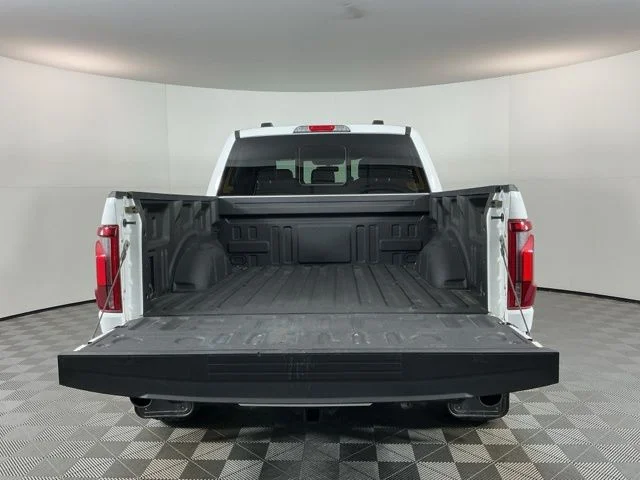 Used 2025 Oxford White Ford Lariat image 7