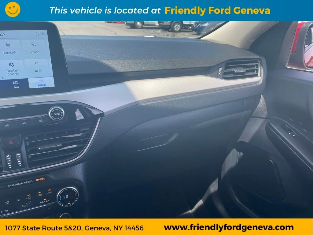Used 2020 Red Ford SE image 24