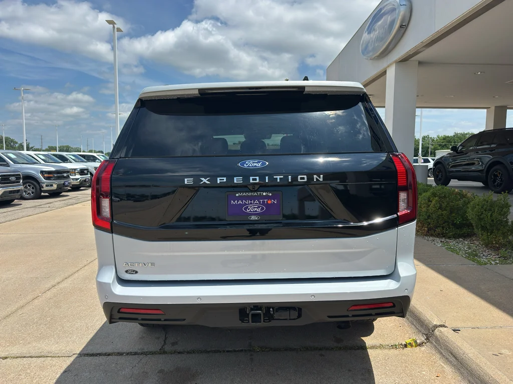 New 2025 Space Silver Metallic Ford Active image 9