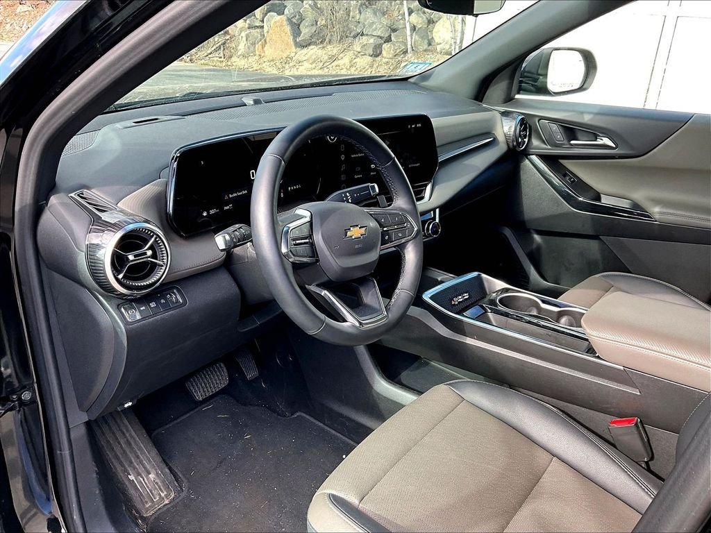 Used 2025 Mosaic Black Metallic Chevrolet LT image 8
