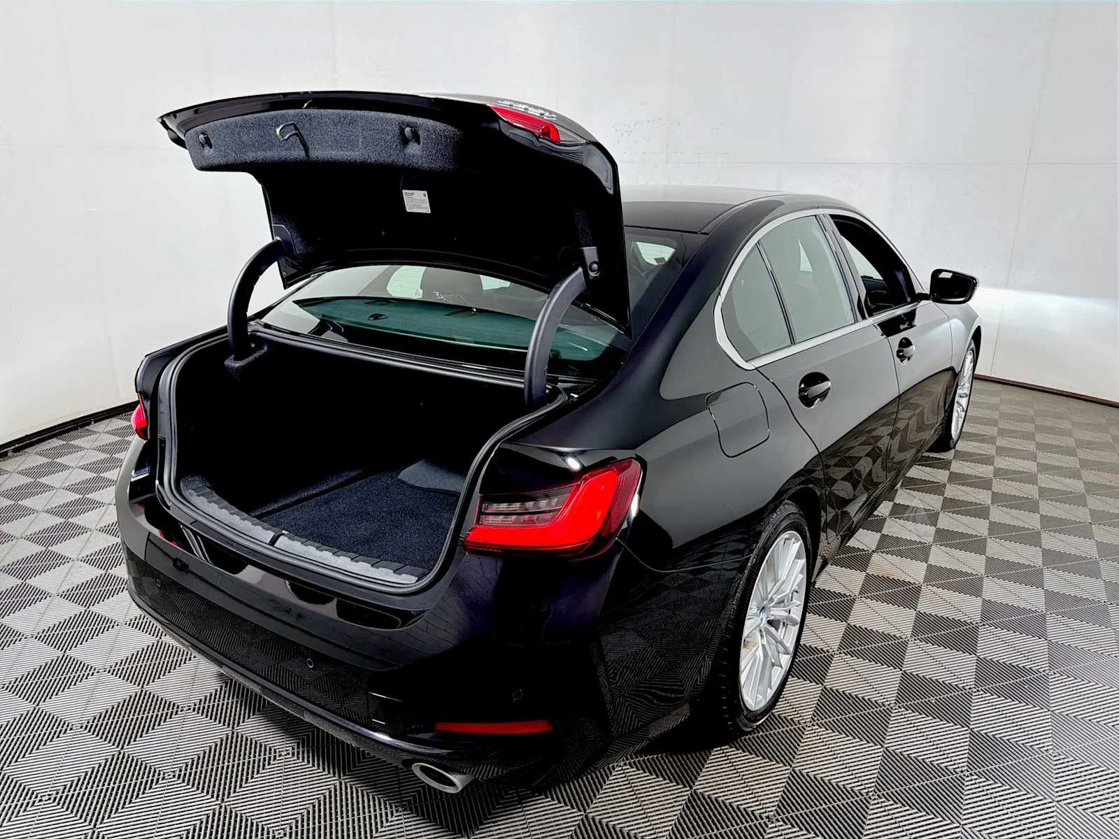 2024 BMW 3 Series 330i - Photo 23