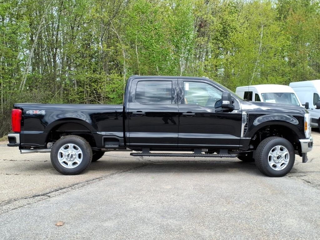 New 2026 Agate Black Metallic Ford F-250® XLT image 4