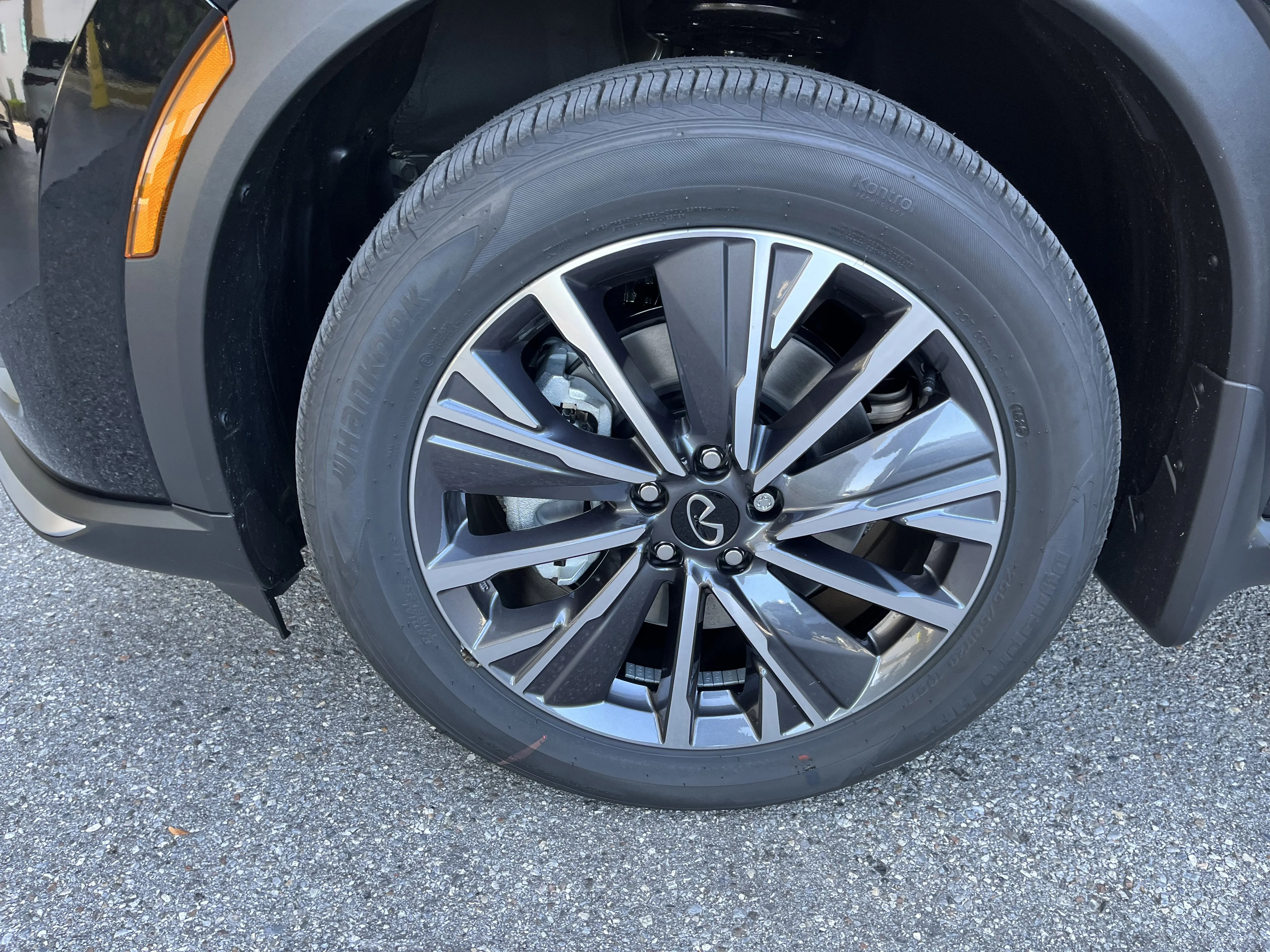 New 2027 Mineral Black INFINITI LUXE image 10