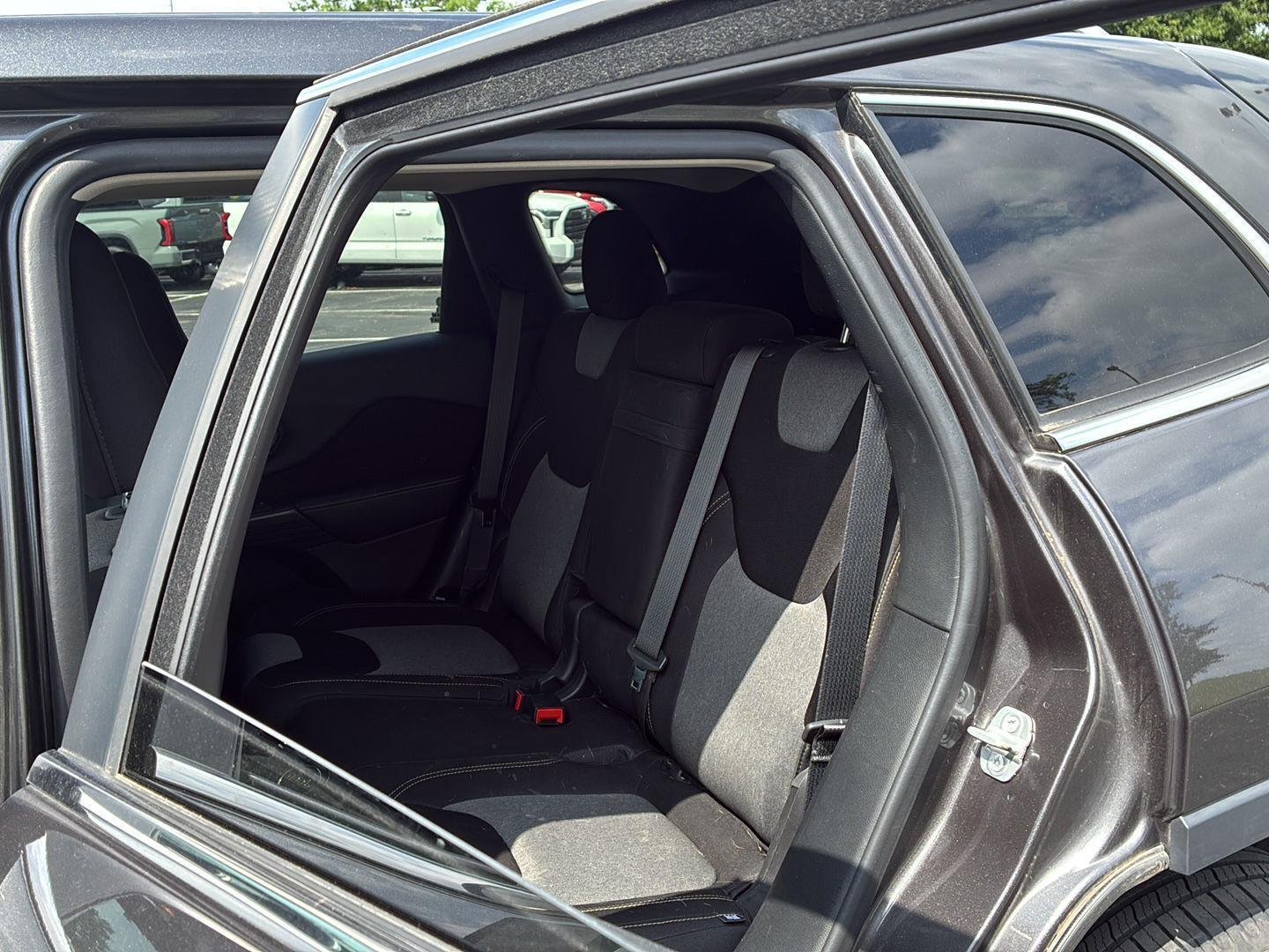 Used 2014 Granite Crystal Metallic Clearcoat Jeep Latitude image 5