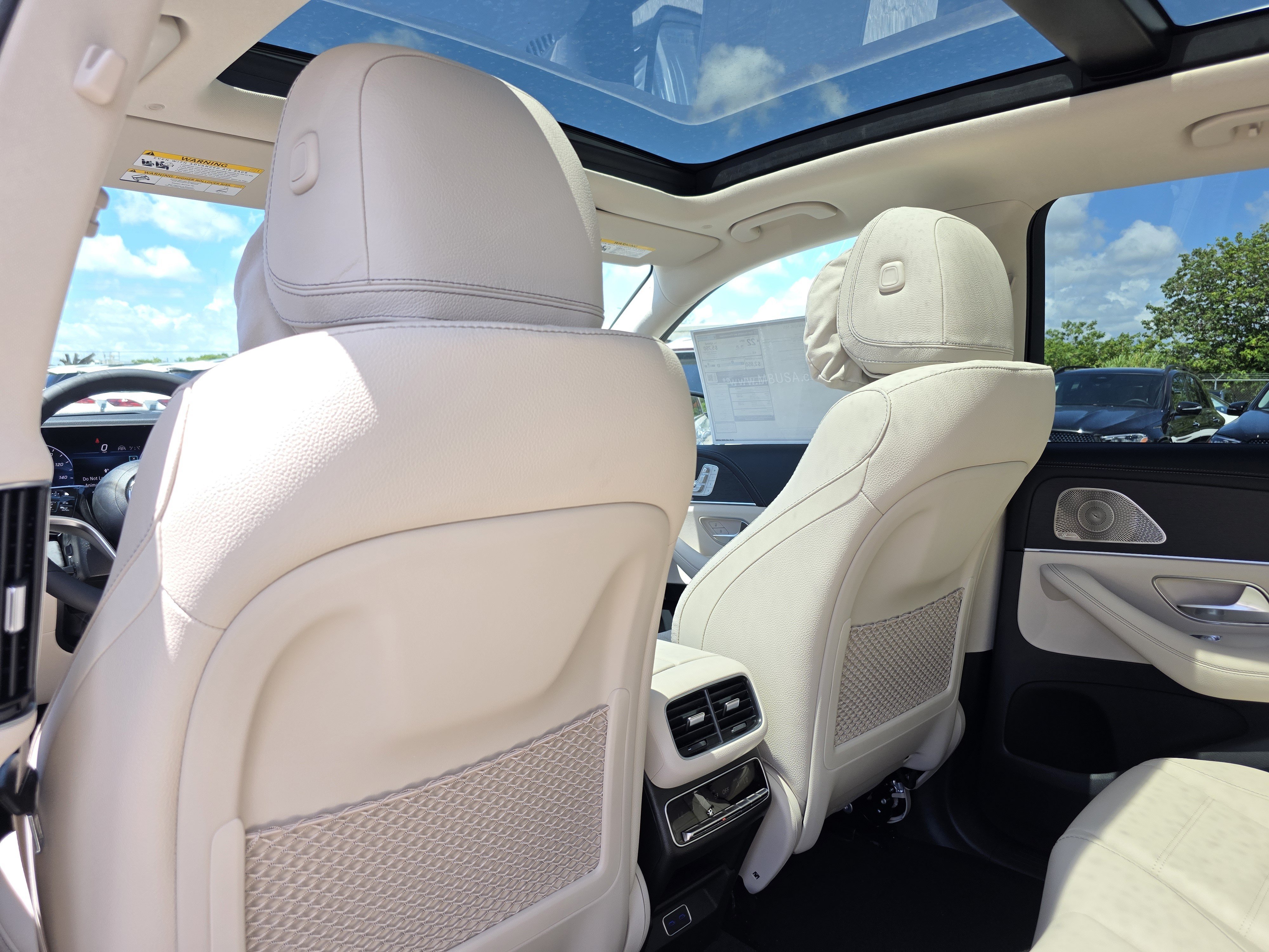 New 2026 MANUFAKTUR Moonlight White Metallic Mercedes-Benz GLE 350 image 41