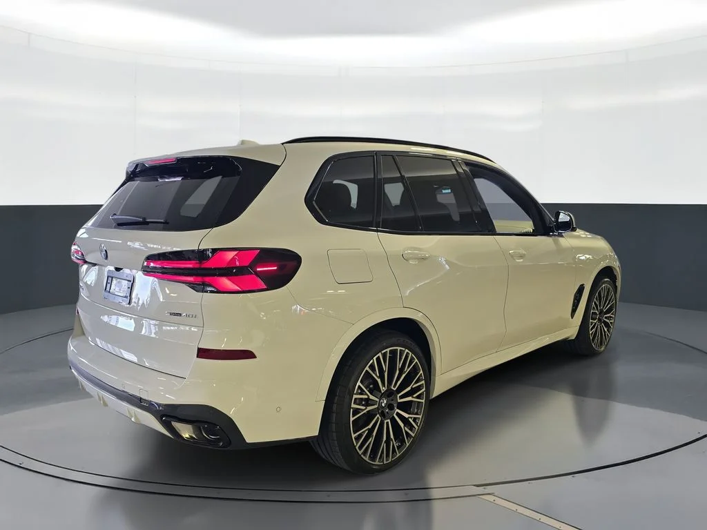 Used 2026 Alpine White BMW sDrive40i image 3