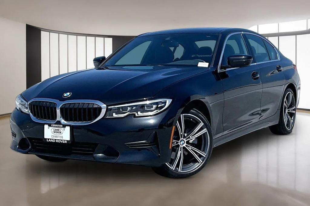 2022 BMW 3 Series 330i Sedan's photo