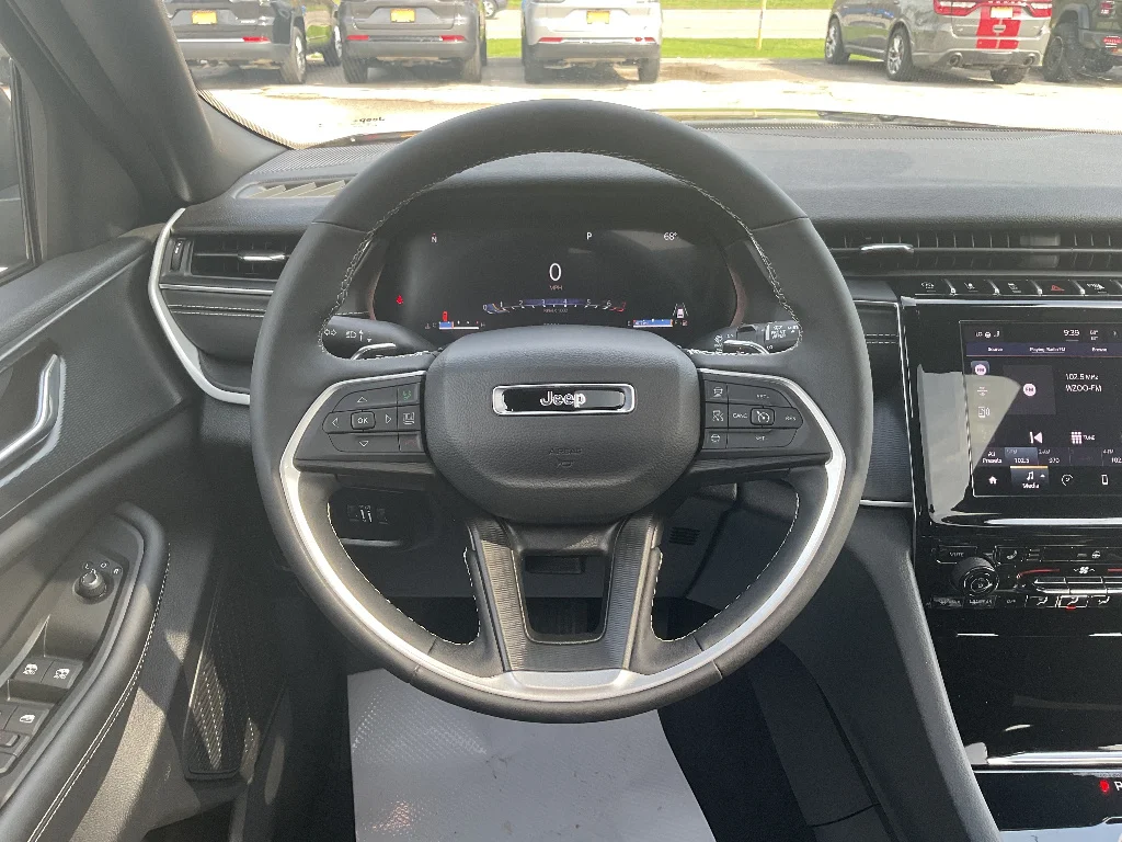 Used 2024 BALTIC GRAY METAL Jeep Laredo X image 11