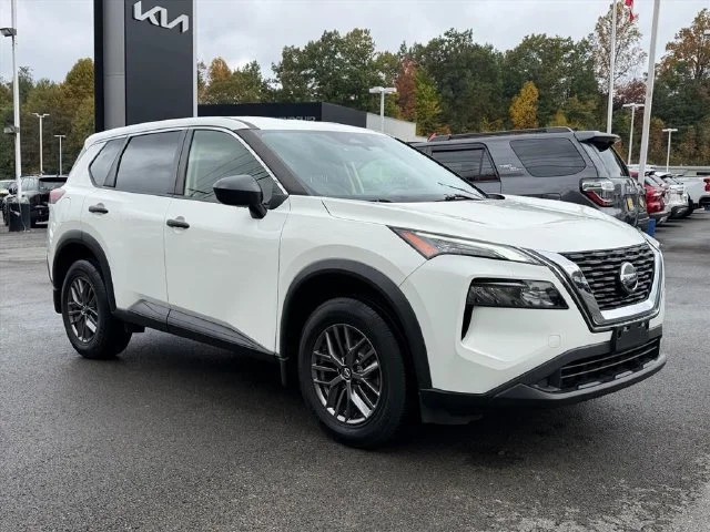 Used 2021 White Nissan S image 14