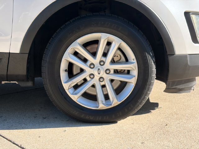 Used 2016 White Platinum Clearcoat Metallic Ford XLT image 10
