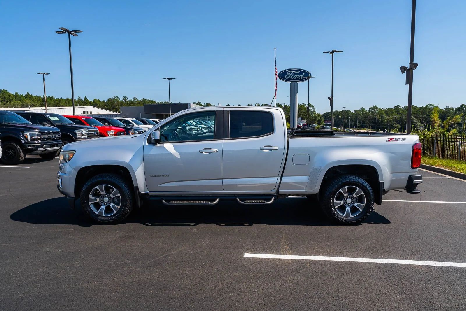 Used 2015 Silver Chevrolet Z71 image 3