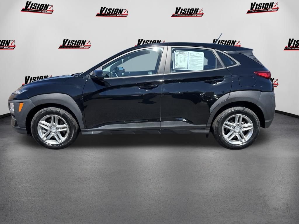 Used 2020 Black Hyundai SE image 8