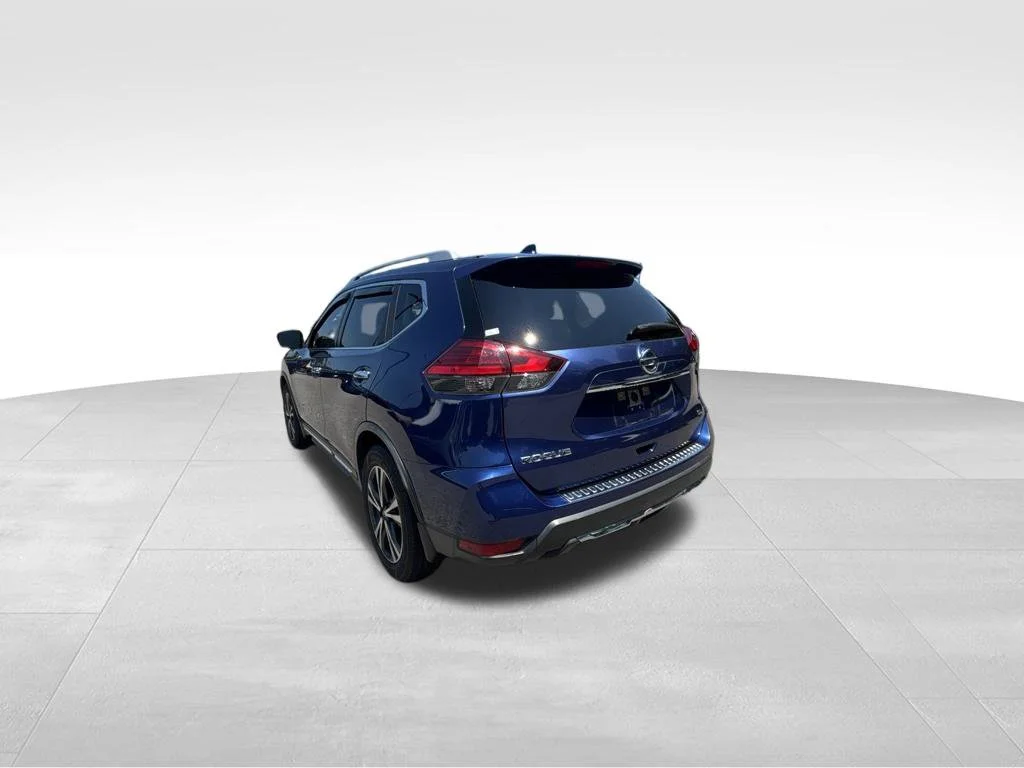 Used 2017 Blue Nissan SL image 3