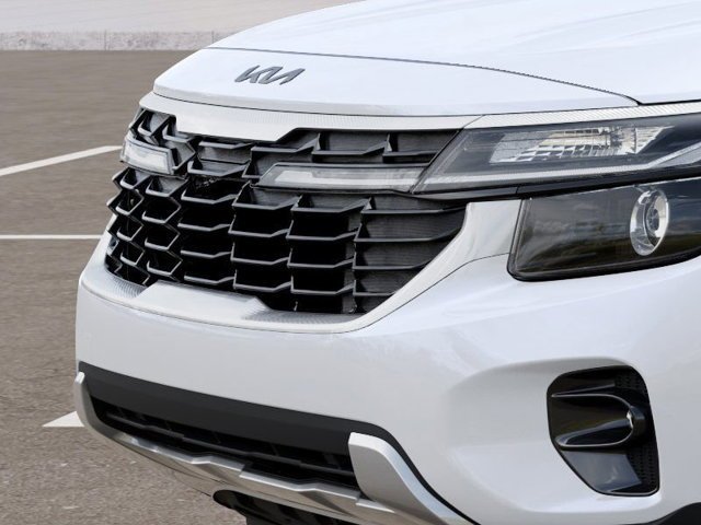 Used 2025 White Kia S image 12