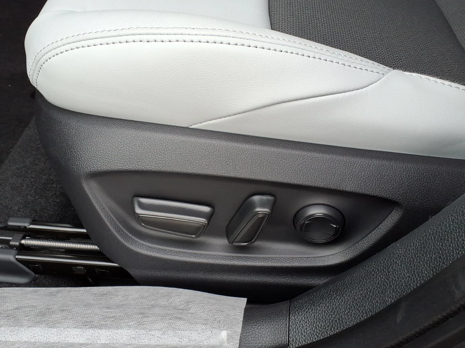 2026 Toyota Corolla Hatchback XSE - Photo 8