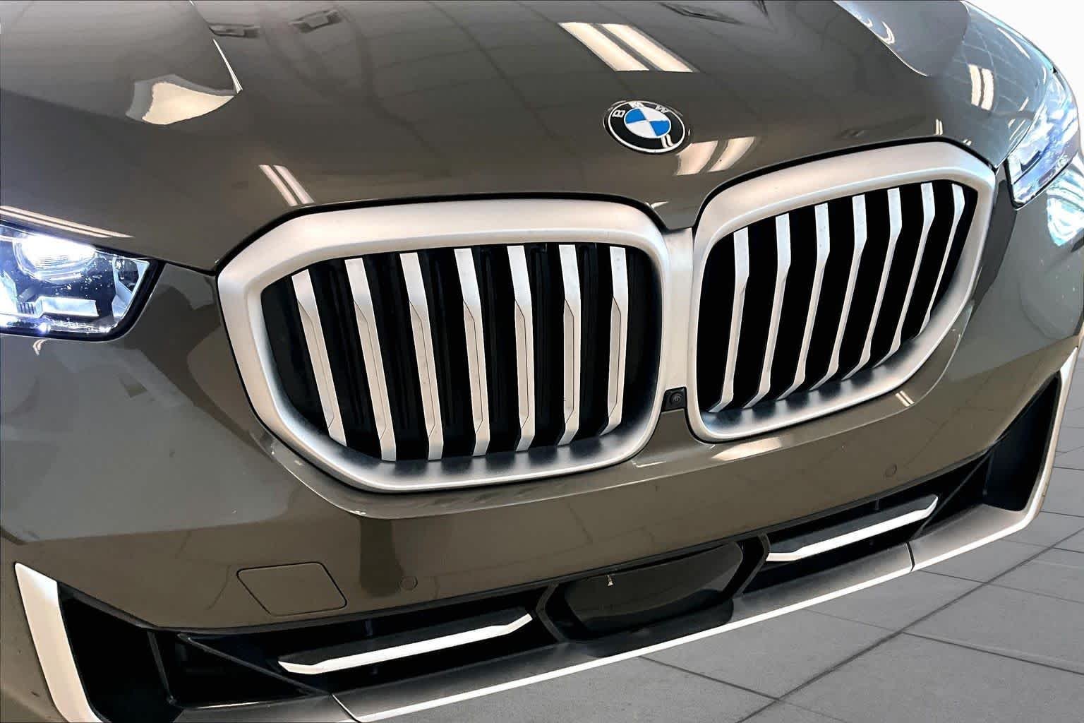 Used 2025 Manhattan Green Metallic BMW sDrive40i image 28
