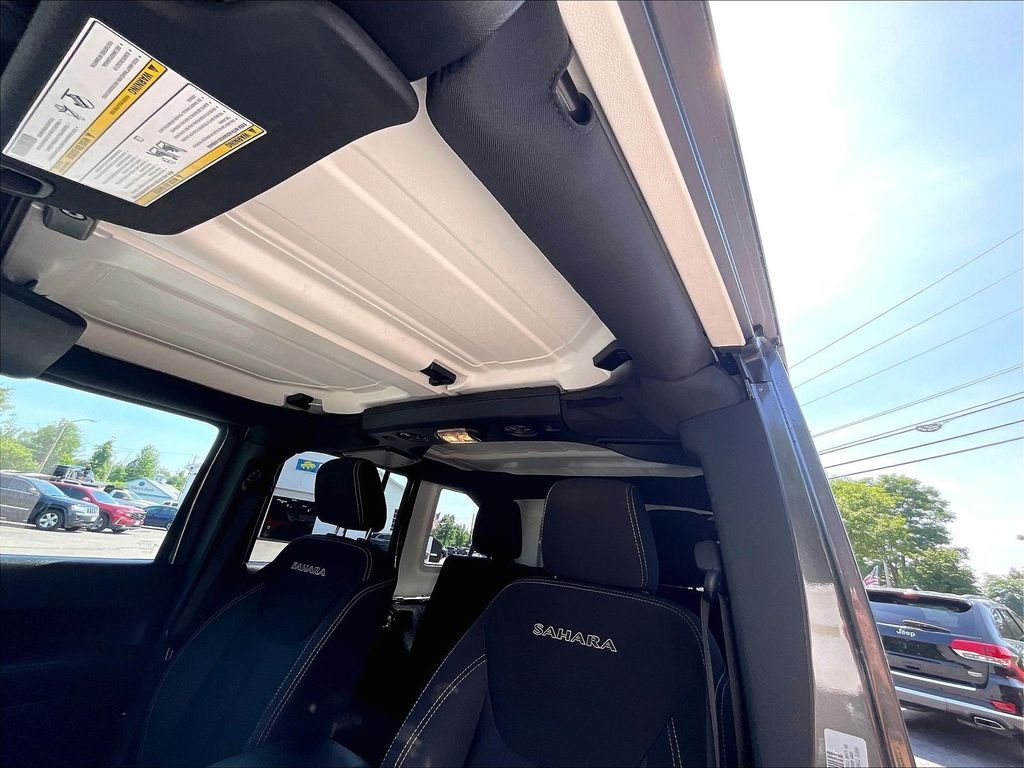 Used 2018 Gray Jeep Unlimited Sahara image 7