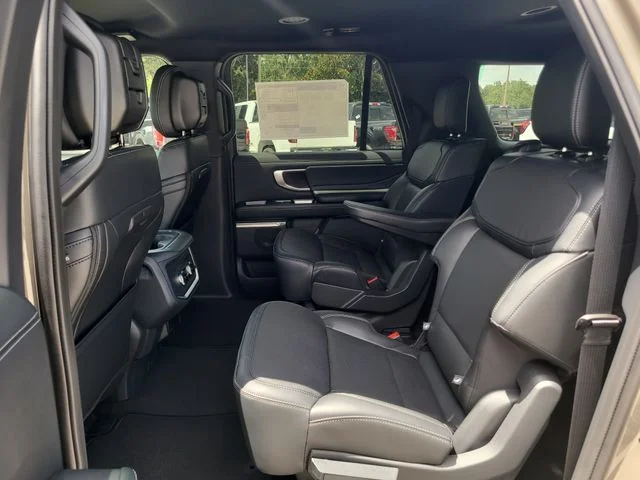 New 2027 Gray Ford Platinum image 17