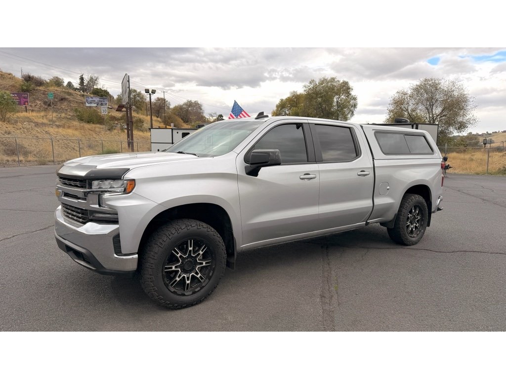 Used 2021 Silver Chevrolet LT image 3