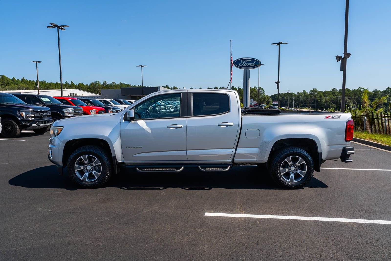 Used 2015 Silver Chevrolet Z71 image 4
