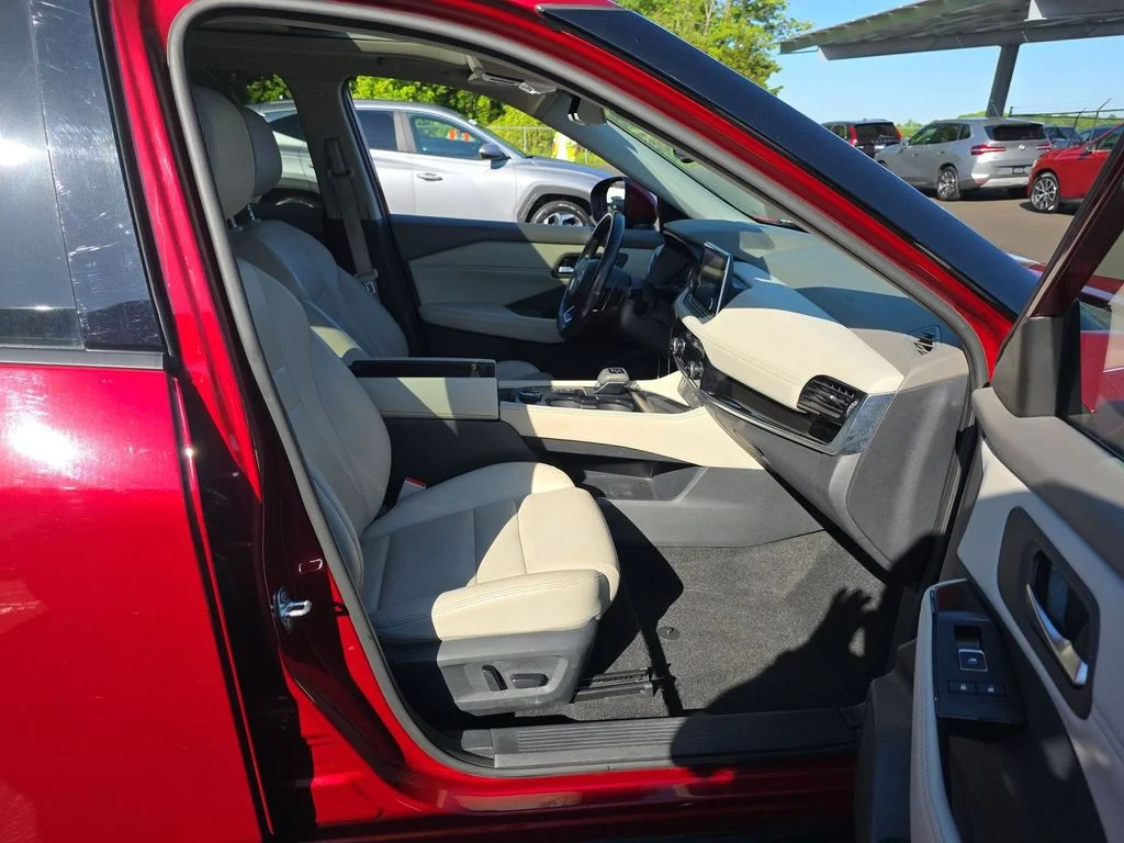 Used 2023 Red Nissan SL image 5