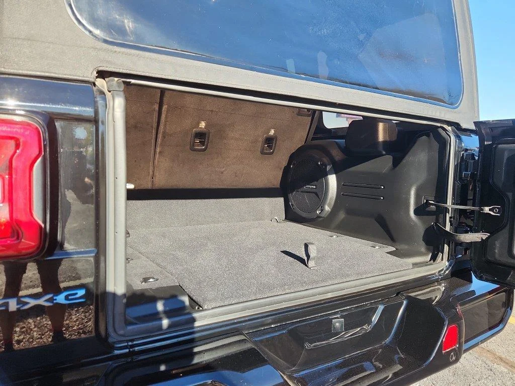Used 2024 Black Clearcoat Jeep High Altitude image 13