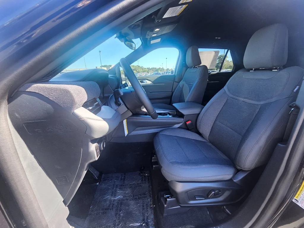 New 2027 Black Ford Active image 4