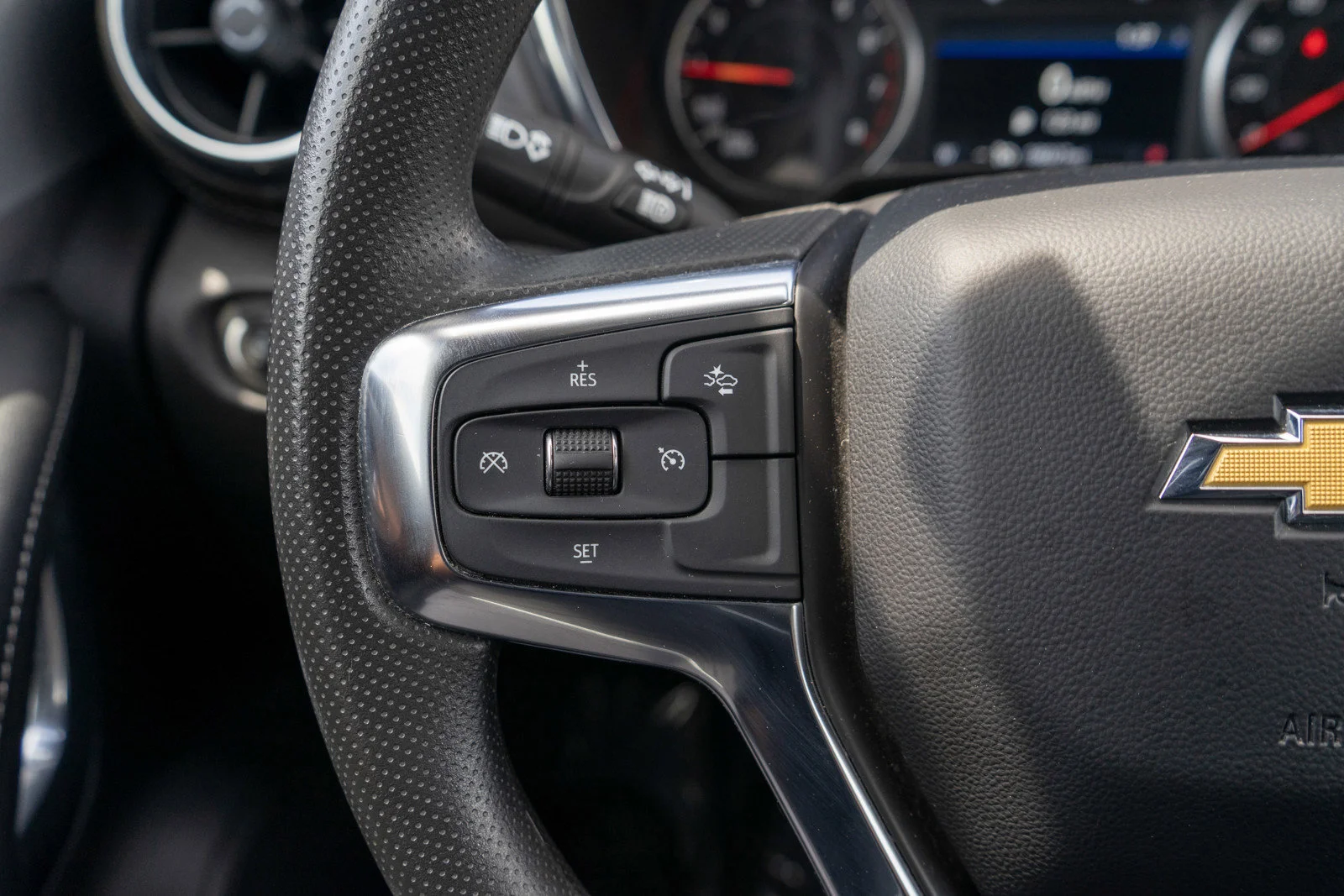 Used 2025 Summit White Chevrolet LT image 23