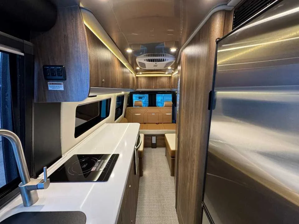 New 2027 TENORITE GREY PREMIUM METALLIC AIRSTREAM  image 20