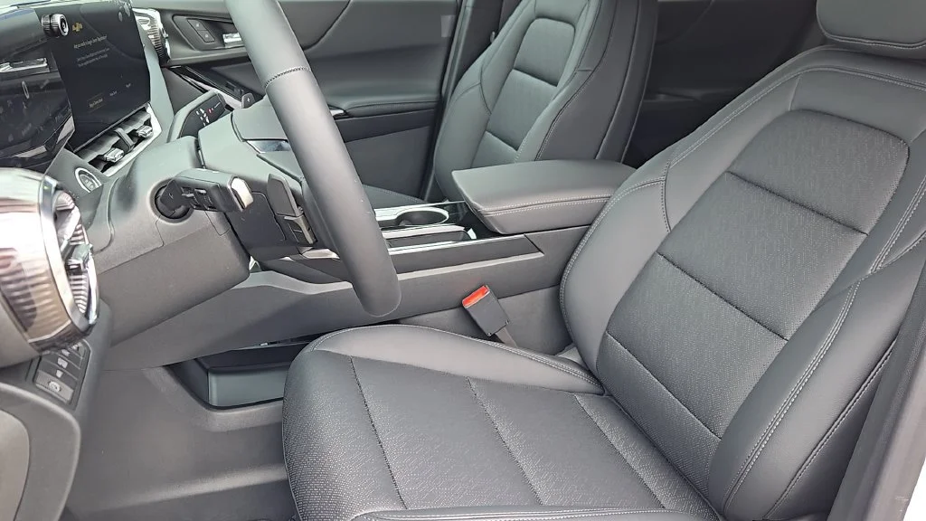 New 2027 Summit White Chevrolet LT image 7