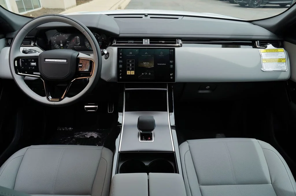 Used 2026 White Land Rover Dynamic SE image 9