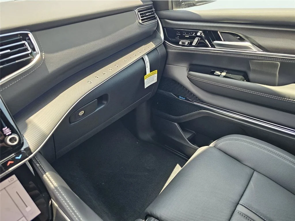 2026 Jeep Grand Wagoneer Summit Obsidian - Photo 28