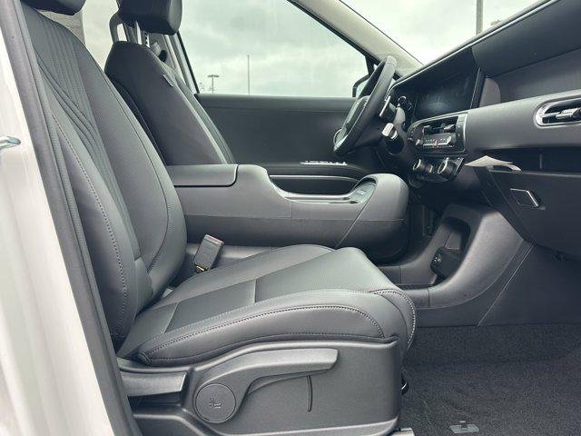 New 2026 Creamy White Pearl Hyundai SEL 7P image 13