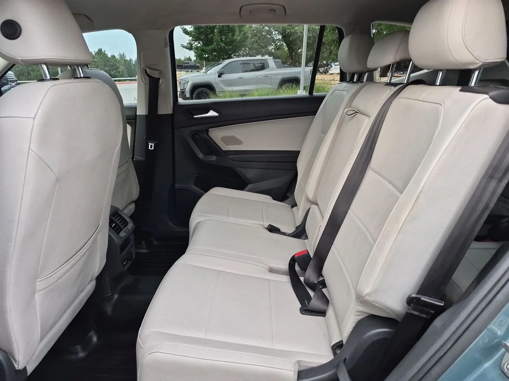 Used 2021  Volkswagen 2.0T SE image 33