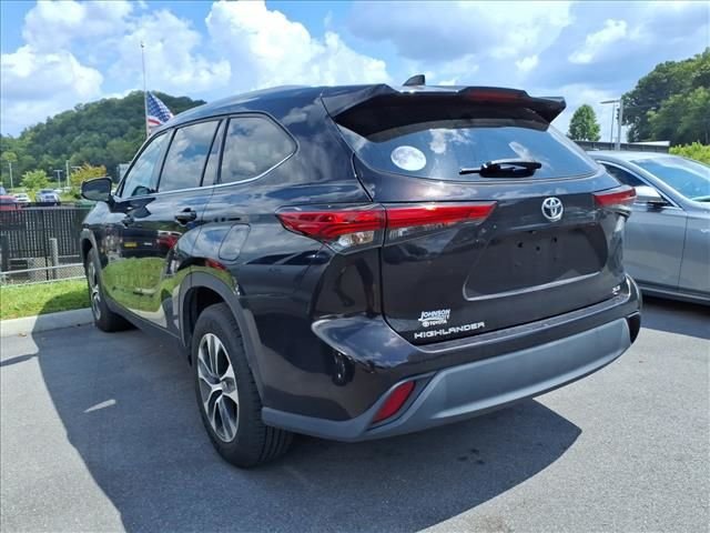 Used 2022 Brown Toyota XLE image 16