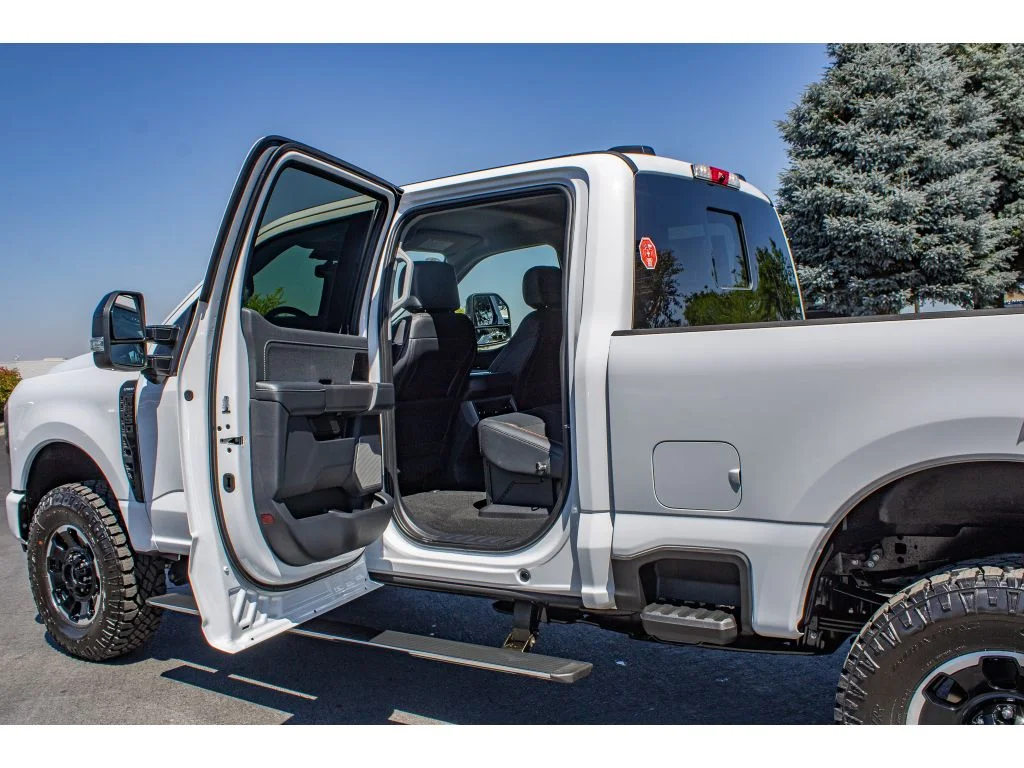 New 2026 Oxford White Ford LARIAT image 16