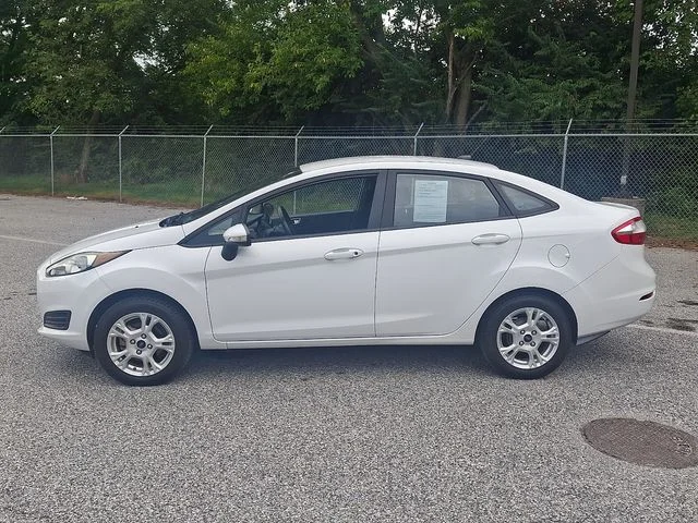 Used 2016 White Ford SE image 5