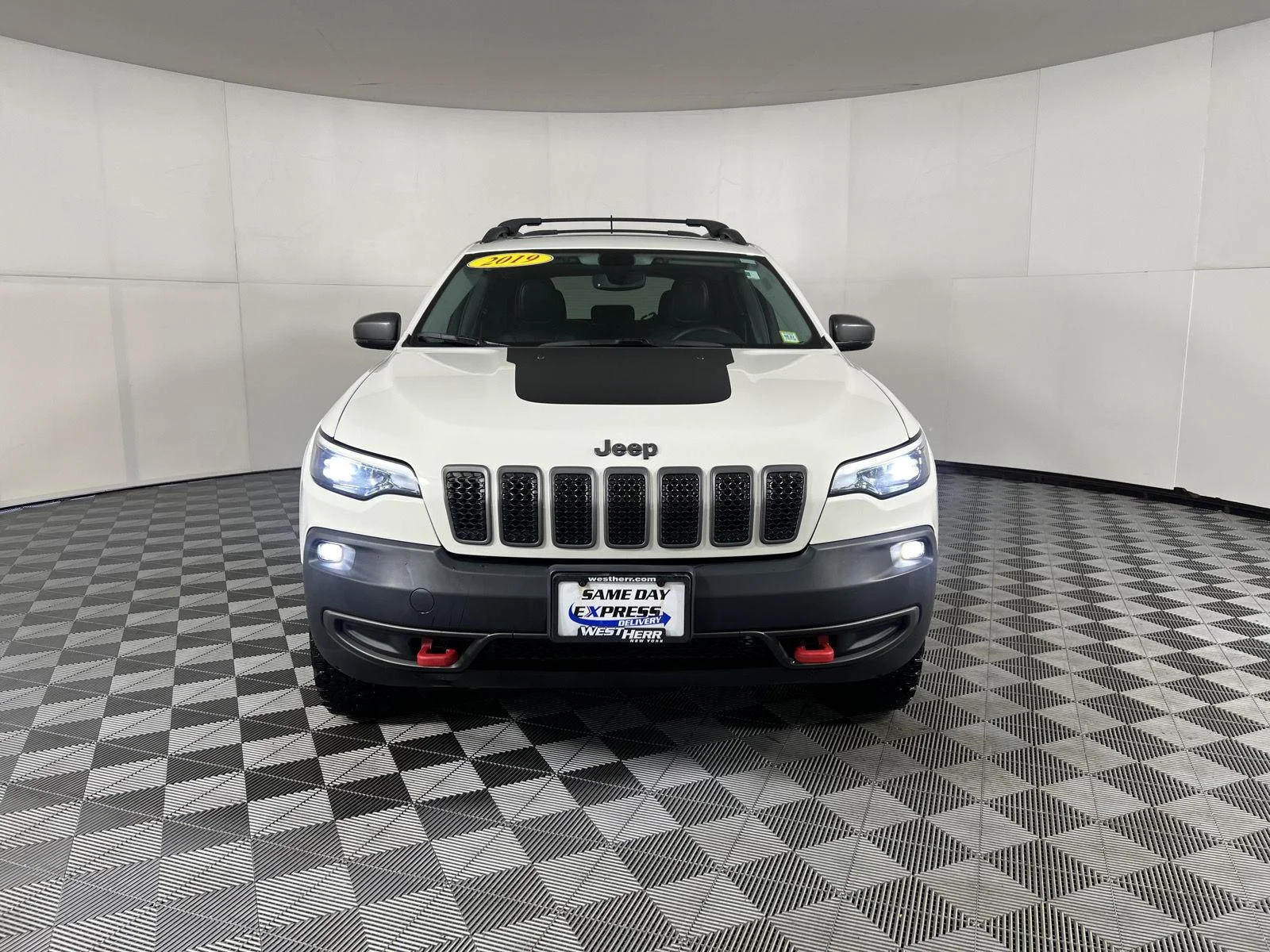 Used 2019 Pearl White Jeep Trailhawk Elite image 5