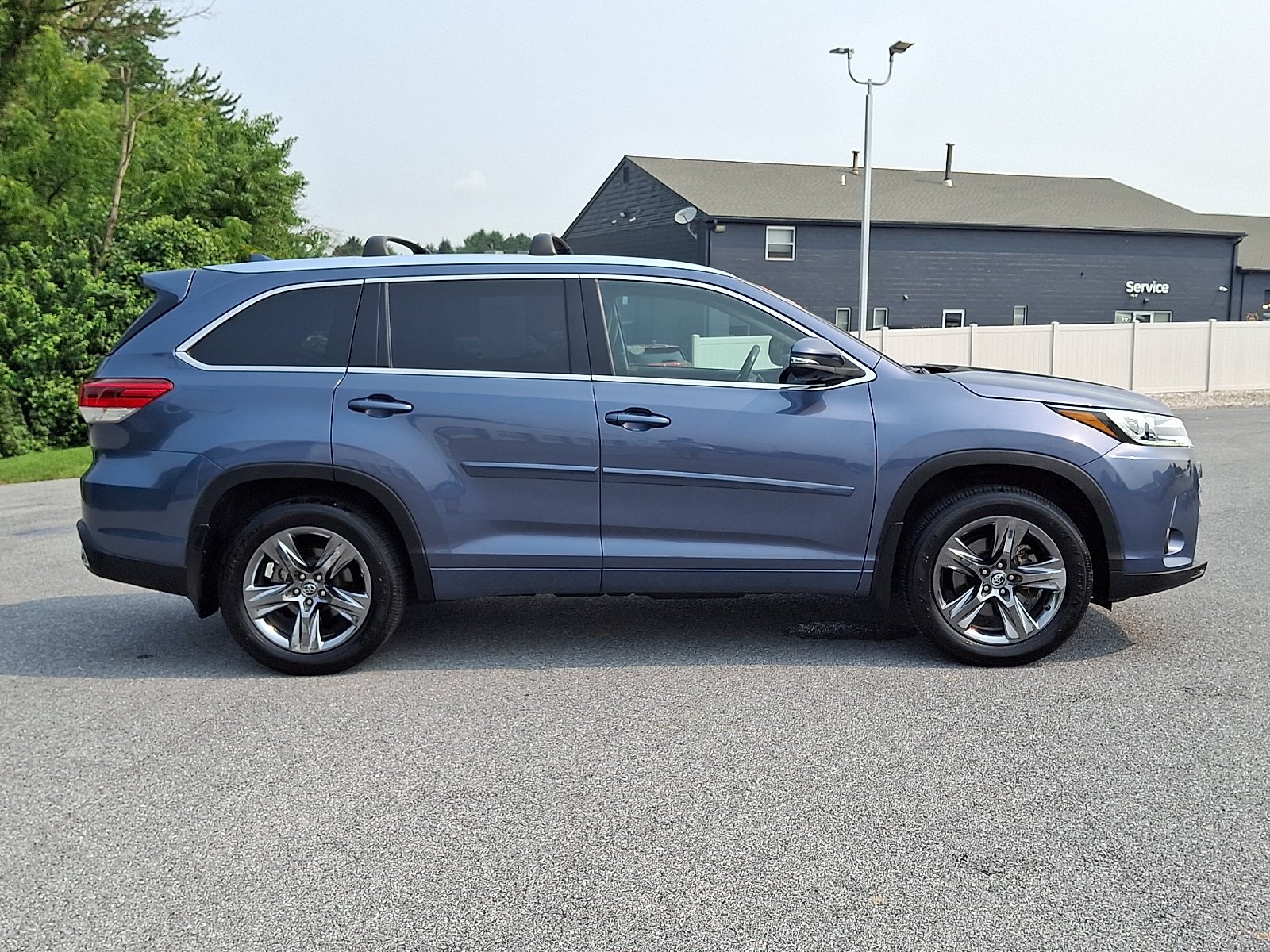 Used 2018 Shoreline Blue Pearl Toyota Limited Platinum image 8