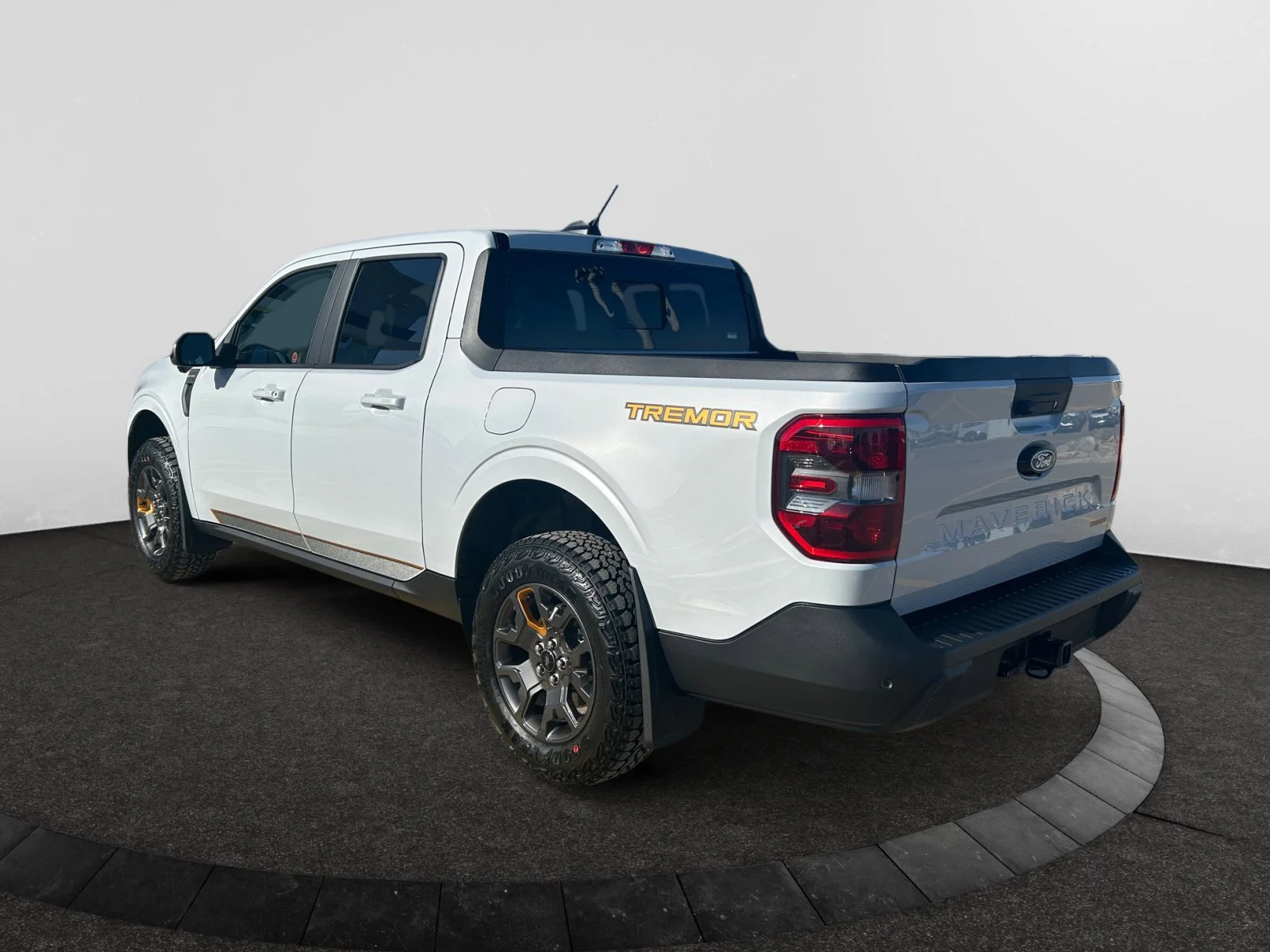 New 2026 Space White Metallic Ford Tremor image 3