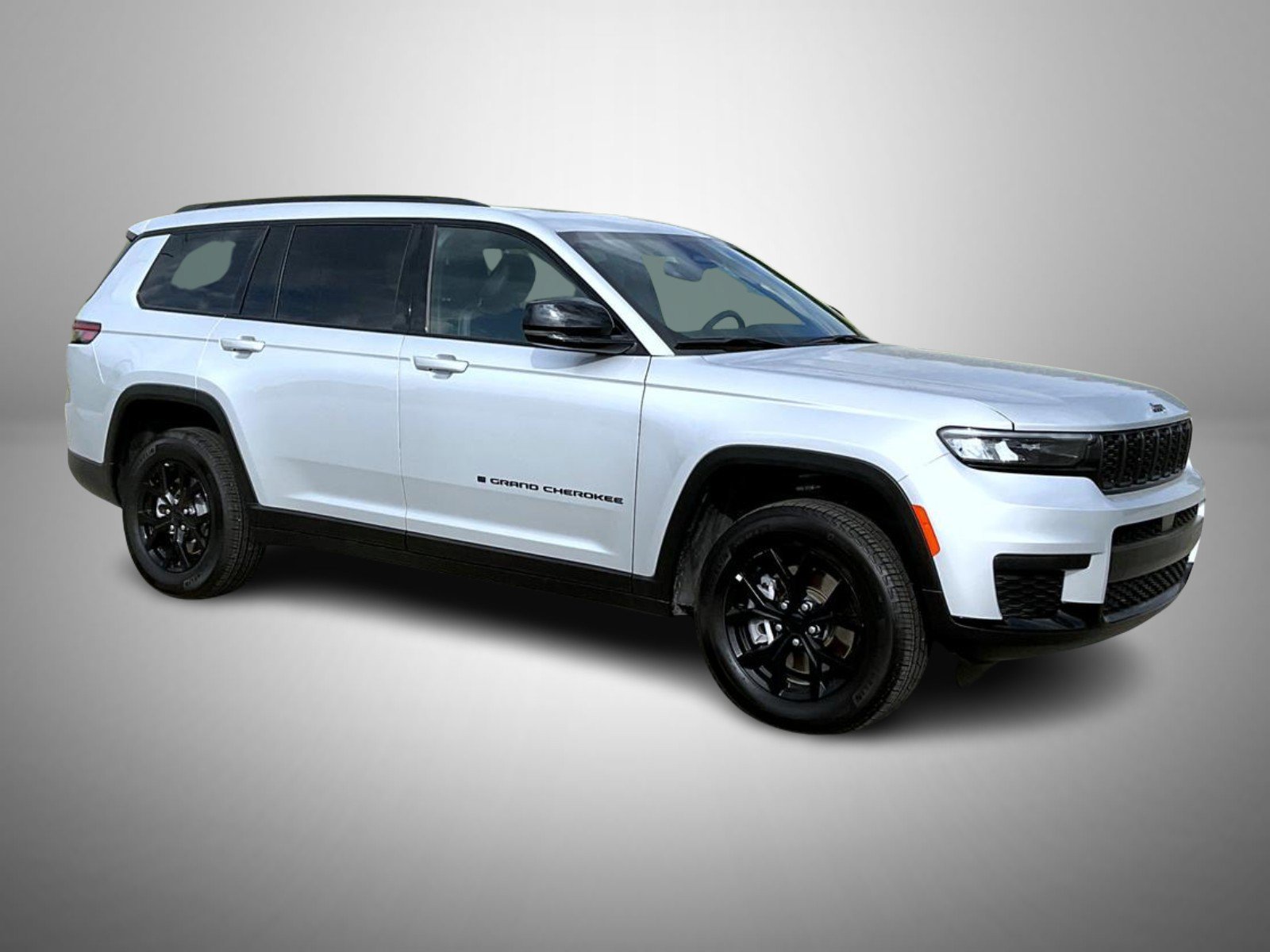 Used 2025 Silver Jeep Altitude X image 3