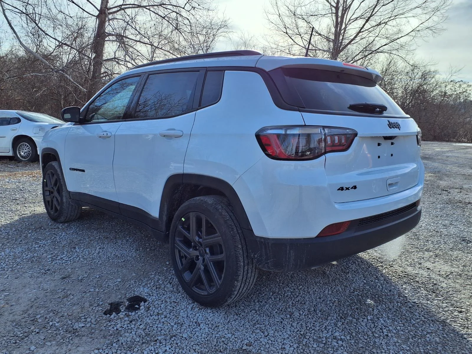 New 2026 Bright White Clearcoat Jeep Latitude image 3