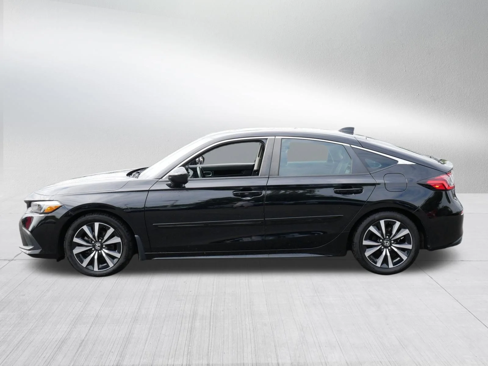 Used 2023 Crystal Black Pearl Honda EX-L image 4